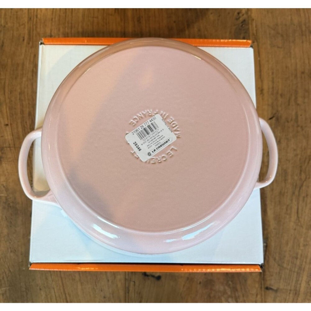Le Creuset Enameled Cast Iron Petal Round Casserole 26 cm 5.5 qt Shell Pink NEW - Picture 12 of 12